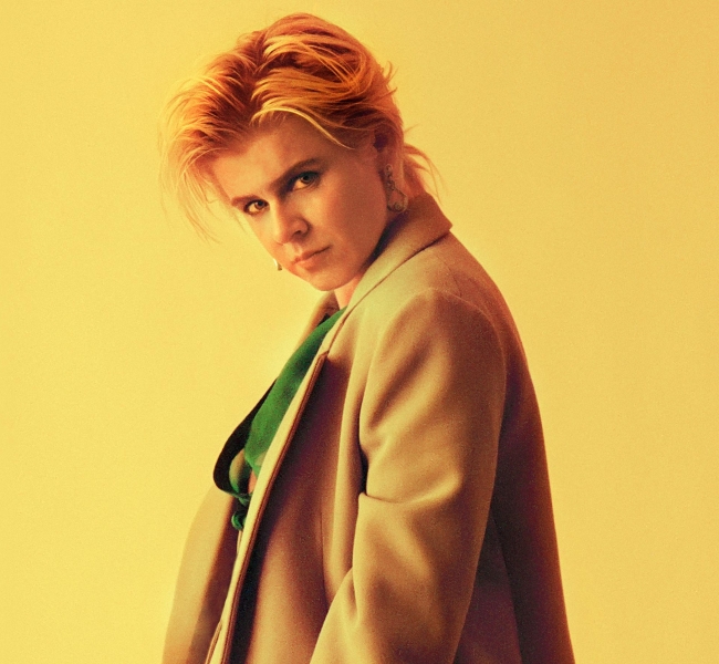 Представители ЛГБТ, агендеры, гетеросексуалы и другие в новом видео Robyn о любви