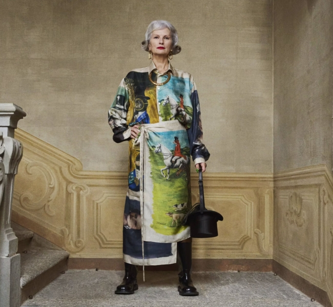Moschino переосмислює британську класику: від коргі до чайних церемоній