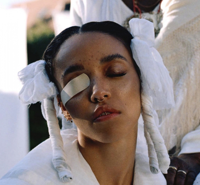 Певица, о которой все говорят: FKA Twigs исследует Божественную Женственность в альбоме 'MAGDALENE'