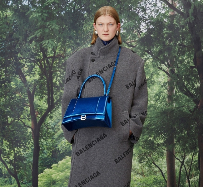 Многослойность, плечи и сумка для бутылки в коллекции Balenciaga Resort 2020