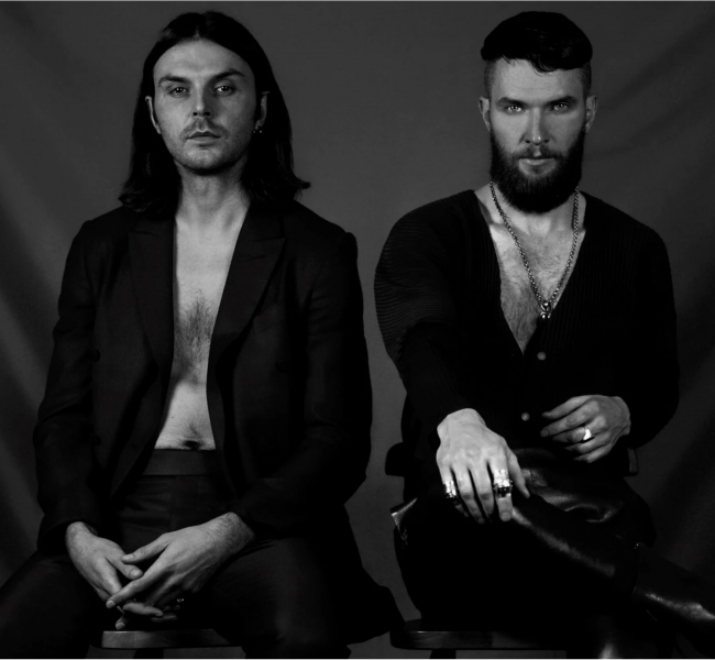 Красивые и грустные: Дуэт Hurts выпустили клип Redemption о страхах и надежде
