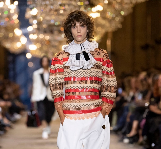 Великолепие и шик! Николя Гескьер представил коллекцию Louis Vuitton SS22