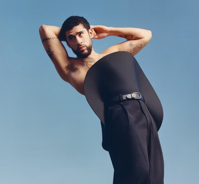Bad Bunny є витвором мистецтва в кампанії Jacquemus "Le Sculptures"