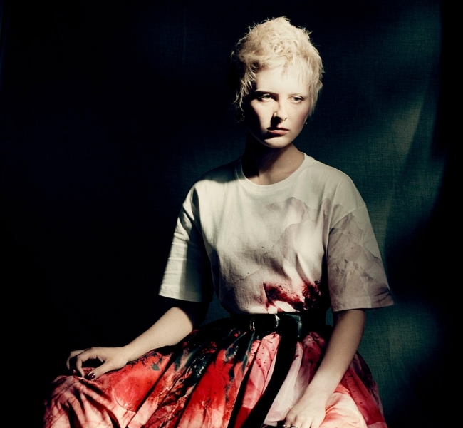 Платье бунтраки в новой коллекции Alexander McQueen FW21