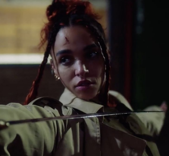 FKA twigs убивает любимого мечом в потрясающе красивом и драматичном клипе "Sad Day" от режиссера Хиро Мураи