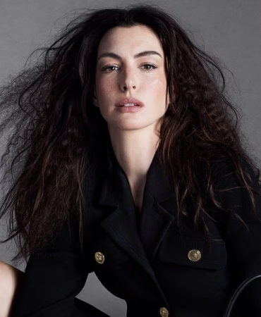 Anne Hathaway та Cillian Murphy очолюють кампанію VERSACE Icons