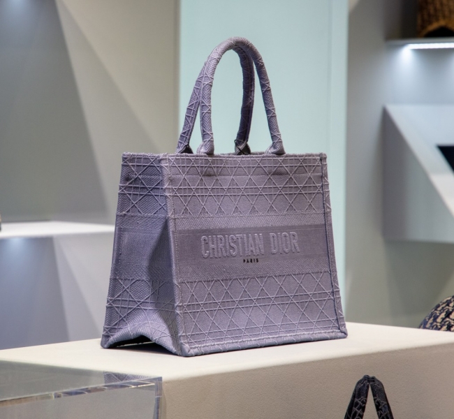 Атмосферные покупки: Dior открывает эксклюзивное Pop-Up пространство в центре Лондона