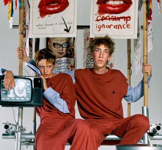 Вивьен Вествуд подстрекает молодежь на бунт в новом кампейне Vivienne Westwood SS20