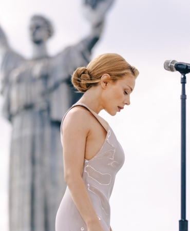 Тіна Кароль та Дайан Уоррен презентували пісню під назвою "One nation under love"