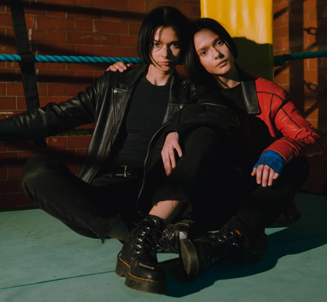 Британський дует Bloom Twins присвятив українцям новий кліп Drunk & Loud