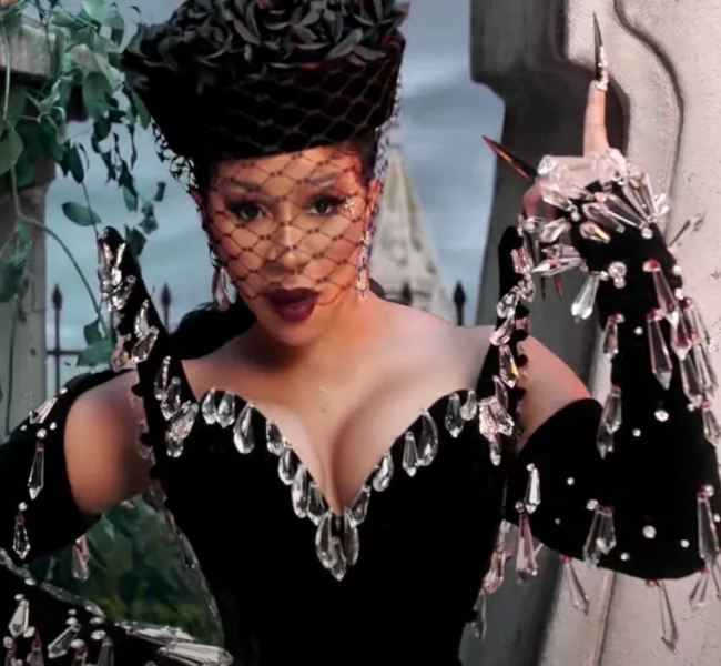 Украинка Таню Муиньо сняла клип рэп-королеве Cardi B. В нём хоронят 2020-й