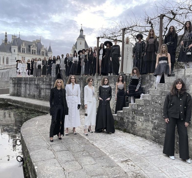 Ода средневековым королевам: Chanel представили новые сумочки Métiers d’Art 2020/2021