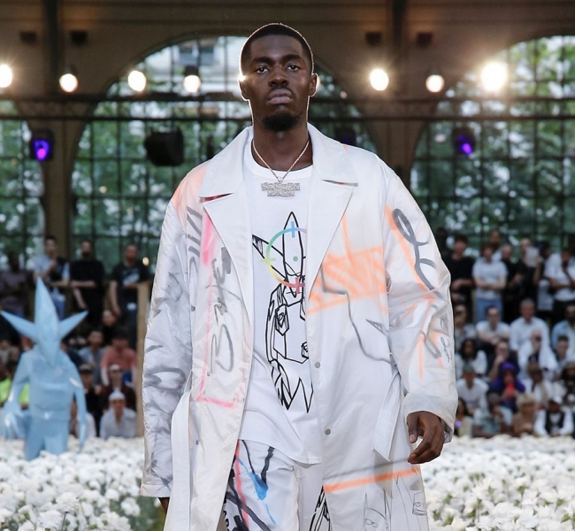 Джиджи Хадид, граффити Futura и поле цветов: Показ Off-White ™ на Неделе моды в Париже