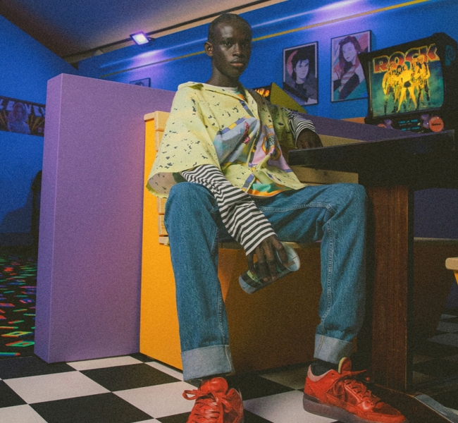 Яскраві принти підкреслюють співпрацю Balmain із Stranger Things у стилі 80-х років