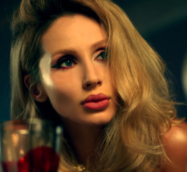 LOBODA обратилась в пантеру в новом видео "Парень"
