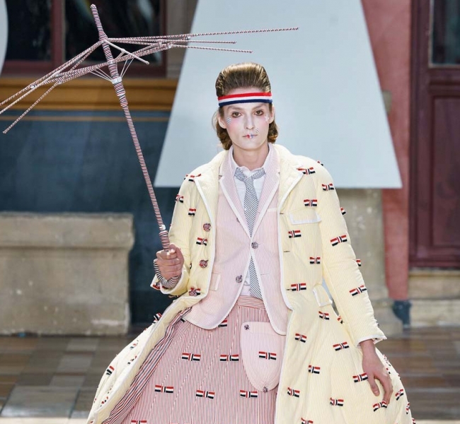 Туфли-мячи и причудливые платья Марии Антуанетты на мужском показе Thom Browne SS20