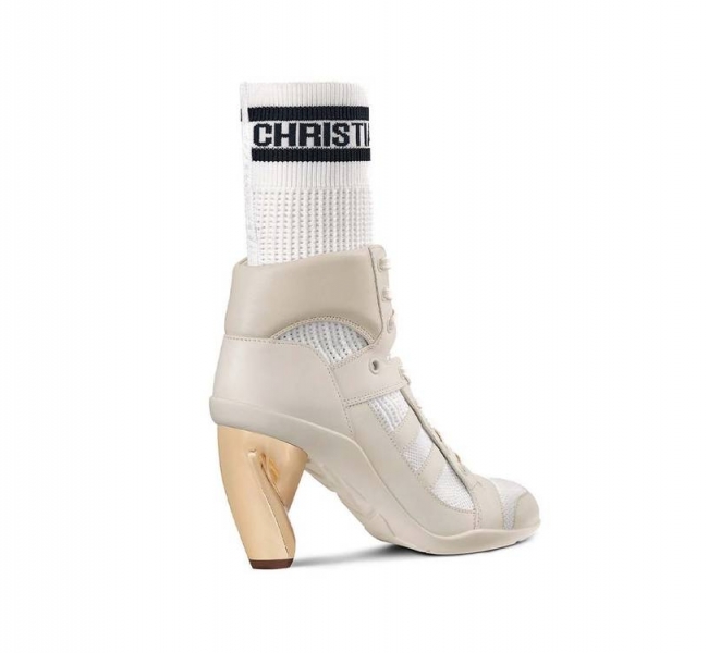 Love or Hate? Спорный стиль новых ботильонов от Dior