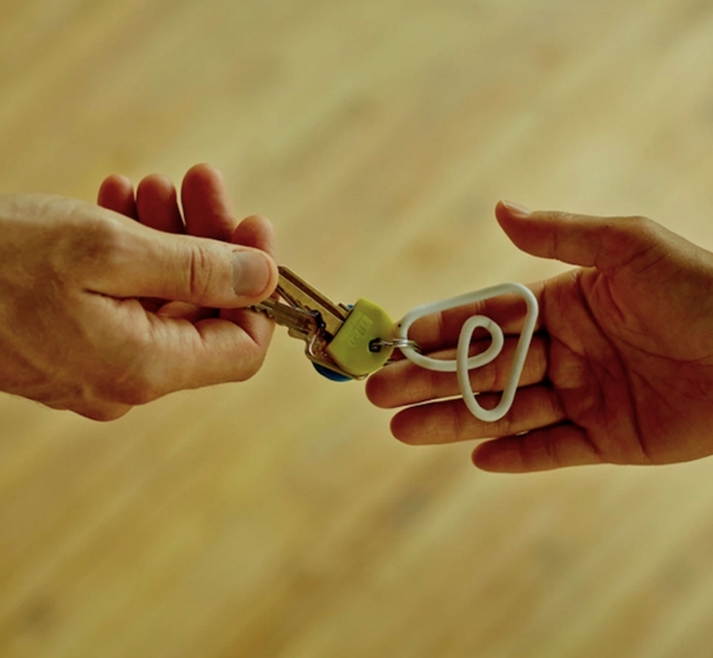 Airbnb бесплатно предоставят дом 20 000 афганским беженцам