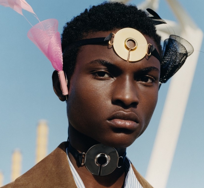 Влюбленным в Барселону: Бренд LOEWE и фотограф Тайлер Митчелл представляют уютно-футуристический кампейн