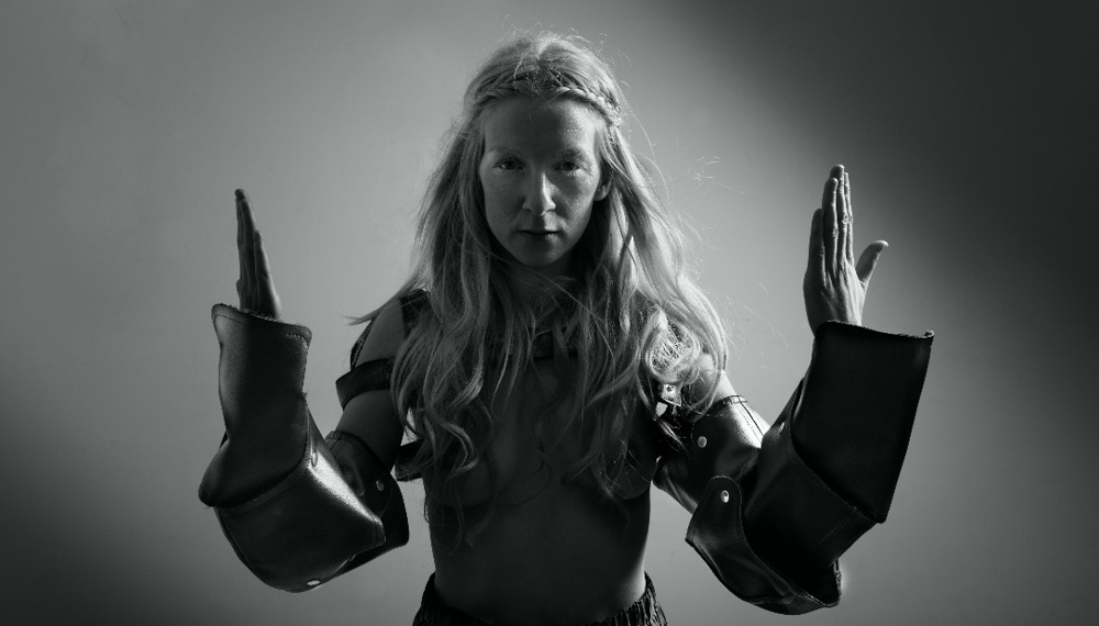 Фронтвумен iamamiwhoami представит в Киеве свой новый проект