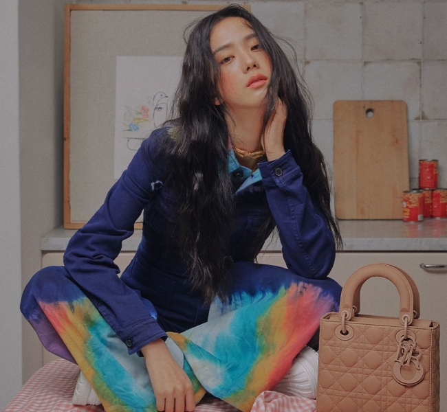Джису из BLACKPINK продемонстрировала круизную коллекцию Dior 2021 для Harper’s Bazaar