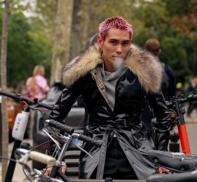 Тот самый неповторимый парижский стиль: Street Style на Paris Fashion Week