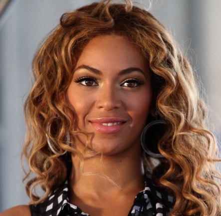Beyonce представила социальное видео о защите женщин