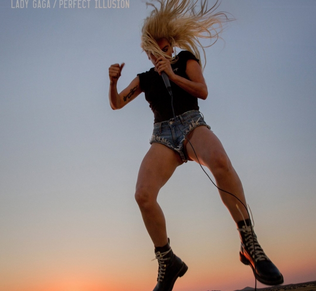 Леди Гага презентовала новый трек "Perfect Illusion"