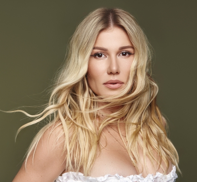 Alena Omargalieva перезавантажує свої хіти: новий альбом “Acoustic” огортає улюблені пісні у чуттєвий акустичний формат