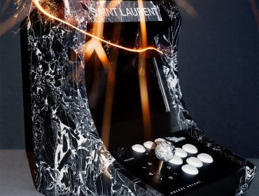 В письме Санте: Оцените праздничный дроп Saint Laurent