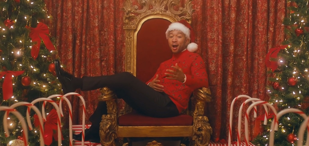 А Merry Little Christmas в исполнении Джона Ледженда в новом уютном видео