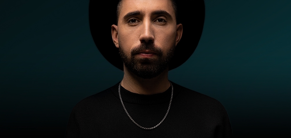 Max Newell та EP LIVE «Hold your ground»: музика, яка надихає
