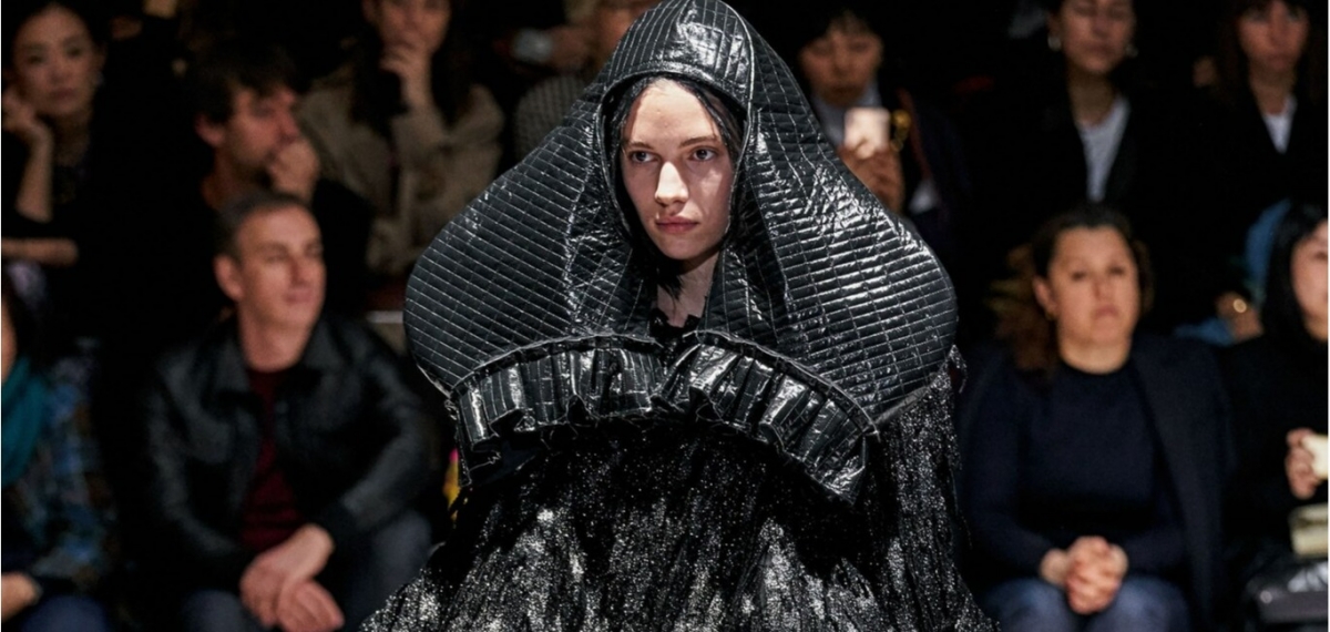 Ужасы реального мира на великолепном показе Comme des Garçons