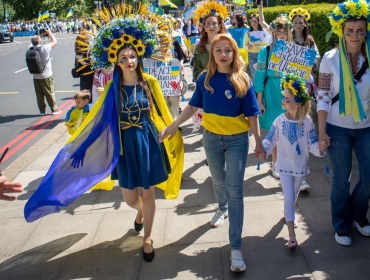 Тіна Кароль вийшла на Марш Матерів у Лондоні та зачитала листи з війни на своєму концерті