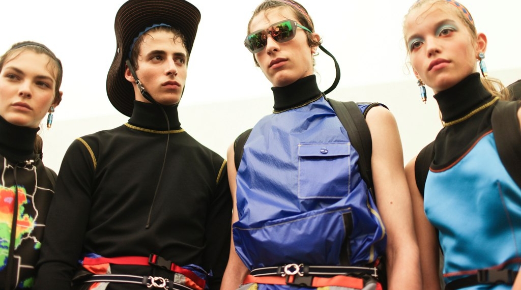 Backstage мужского показа Prada S/S 2017
