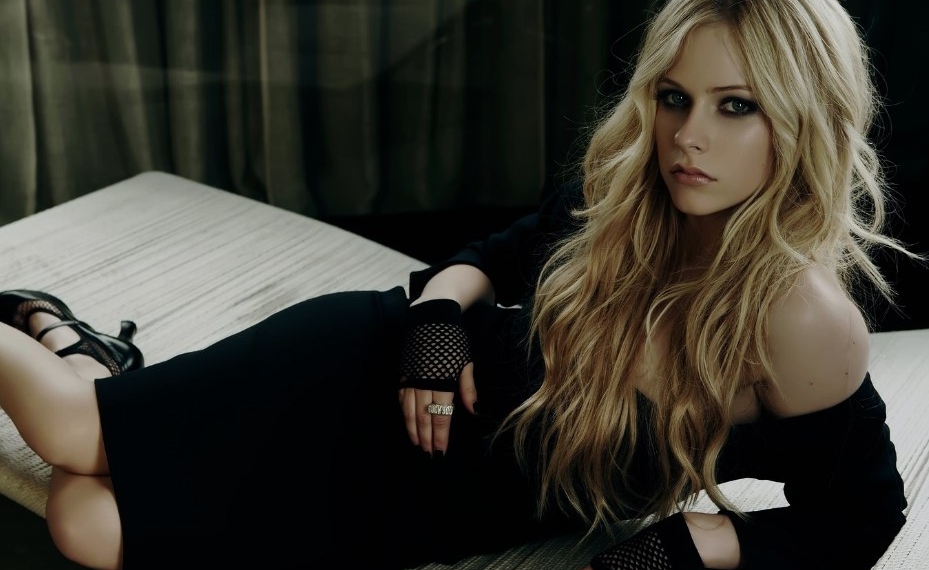 AVRIL LAVIGNE & Grey презентовали новый сингл 