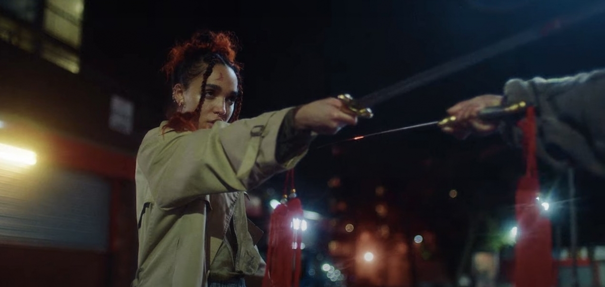 FKA twigs убивает любимого мечом в потрясающе красивом и драматичном клипе 