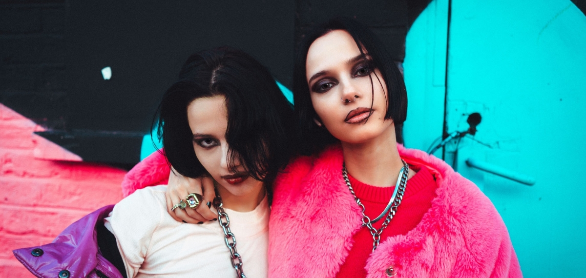 Українки Bloom Twins презентують трек Pretty in Pink про прийняття викликів