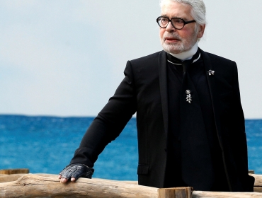 Третий отчет в истории: Chanel сообщили, сколько заработали в последний год Карла Лагерфельда