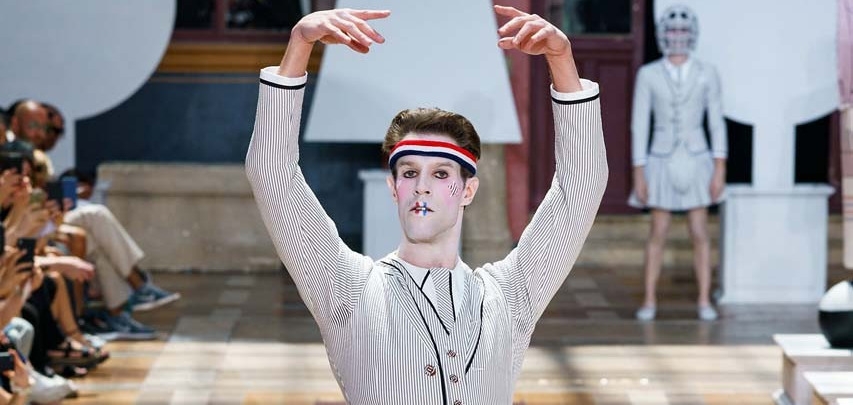 Туфли-мячи и причудливые платья Марии Антуанетты на мужском показе Thom Browne SS20