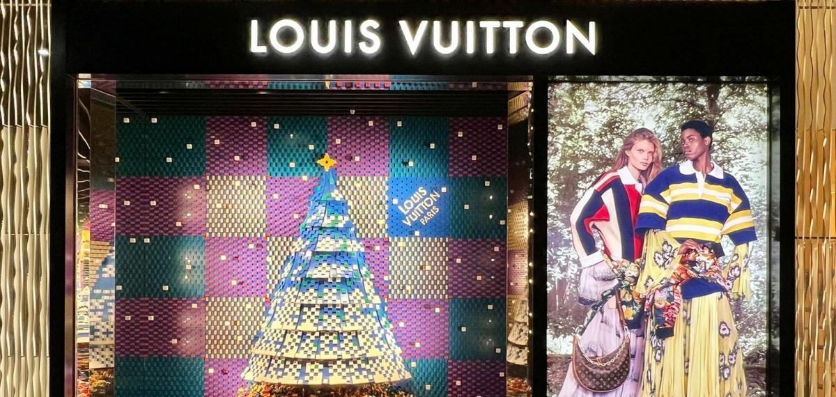 Святкові вітрини LOUIS VUITTON виготовлені з LEGO