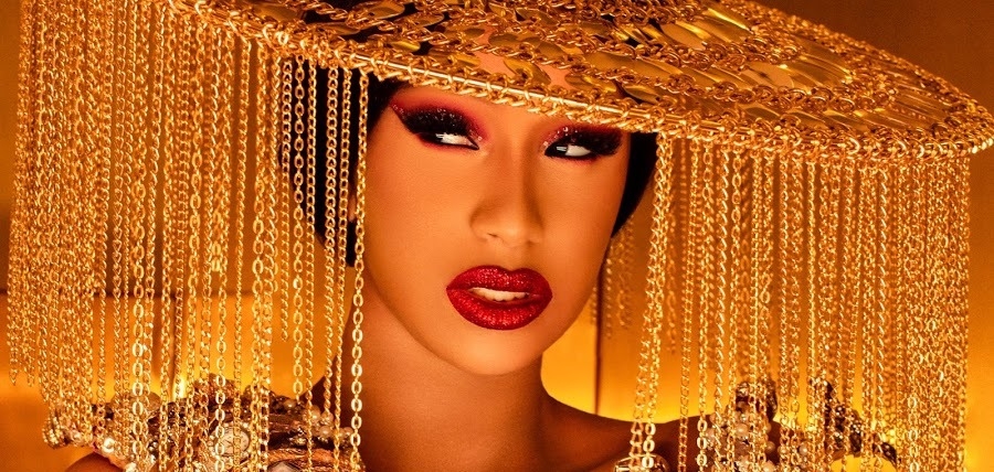 Cardi B стала экспонатам музея в новом откровенном видео Money
