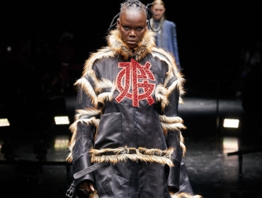 Кутюрный показ Jean Paul Gaultier от дизайнера Титосэ Абэ из sacai