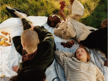 Аристократический пикник: YOOX отмечает 20-летие с эксклюзивной капсулой JW Anderson