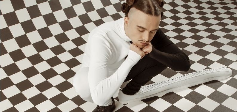 Рэпер Томми Кэш и adidas создали самые длинные кроссовки в мире