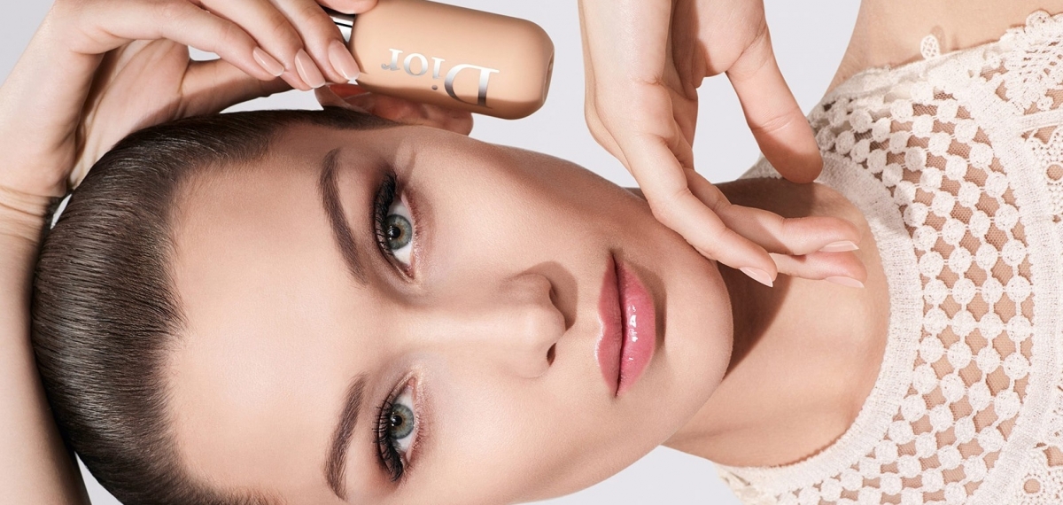 Белла Хадид демонстрирует «Пудру без пудры» для женщин и мужчин от Dior Beauty