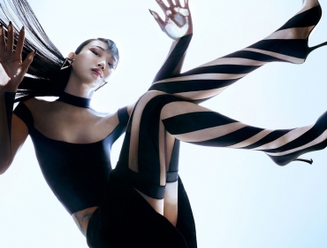 Mugler и Jimmy Choo создали сильную и драматичную коллаборация