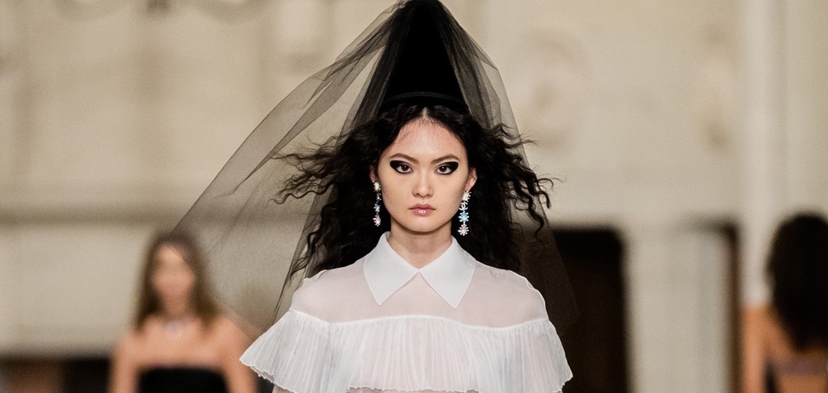 Chanel представили коллекцию Métiers d'Art 2020, вдохновленную ​​французскими королевами