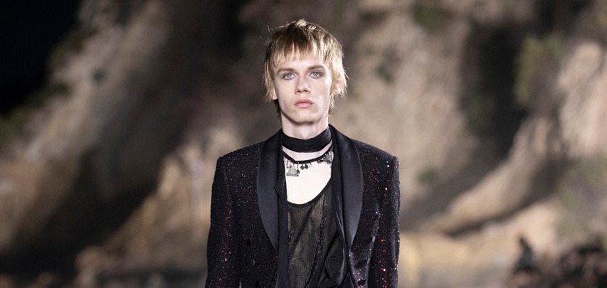 Стиль Мика Джаггера и героиновый шик: Saint Laurent представили умопомрачительную коллекцию SS20