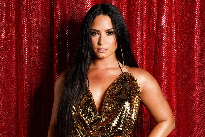 Американская певица DEMI LOVATO выступила в total look украинского бренда FROLOV